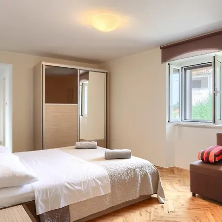 Spacious With A Pool In Rovinjsko 度假居 罗维尼村