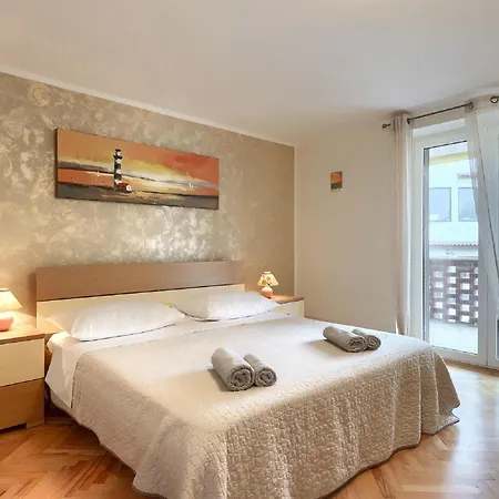 Spacious With A Pool In Rovinjsko 度假居
