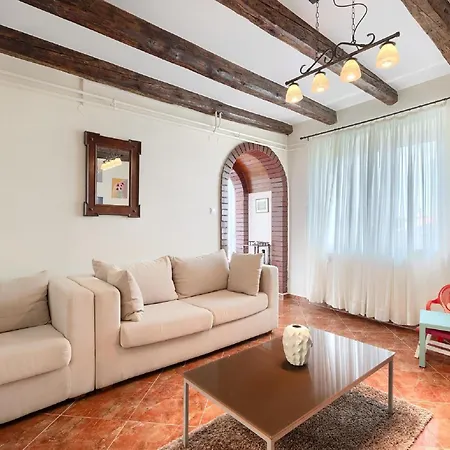 Holiday home Spacious With A Pool In Rovinjsko