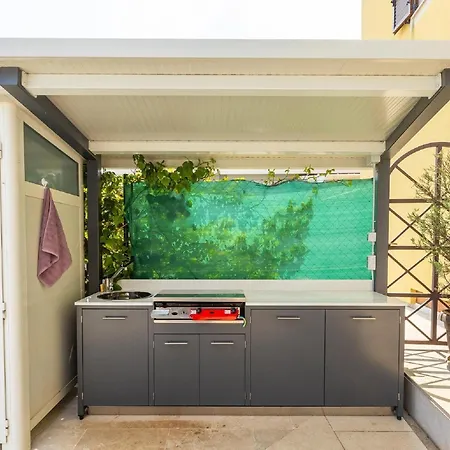Spacious With A Pool In Rovinjsko بيت للعطل