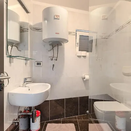 Holiday home Spacious With A Pool In Rovinjsko Rovinjsko Selo