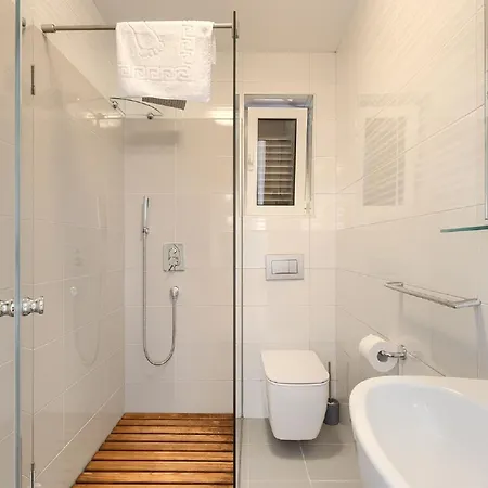 Spacious With A Pool In Rovinjsko Holiday home Rovinjsko Selo