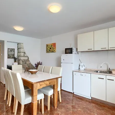 Spacious With A Pool In Rovinjsko بيت للعطل روفينجسكو سيلو