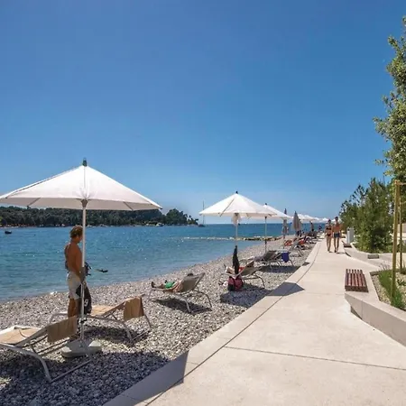 بيت للعطل Spacious With A Pool In Rovinjsko *